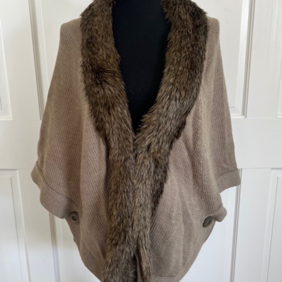 Coldwater Creek Greige Merino Wool Knit Wrap with Faux Fur Trim Size XS/SM - Picture 1 of 9